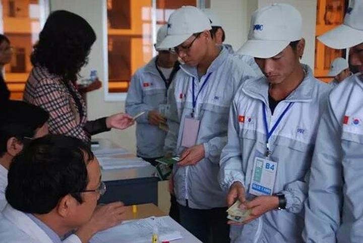 Các nhà khoa học phân tích - Cảm hứng video marketing từ Hotspot Matrix